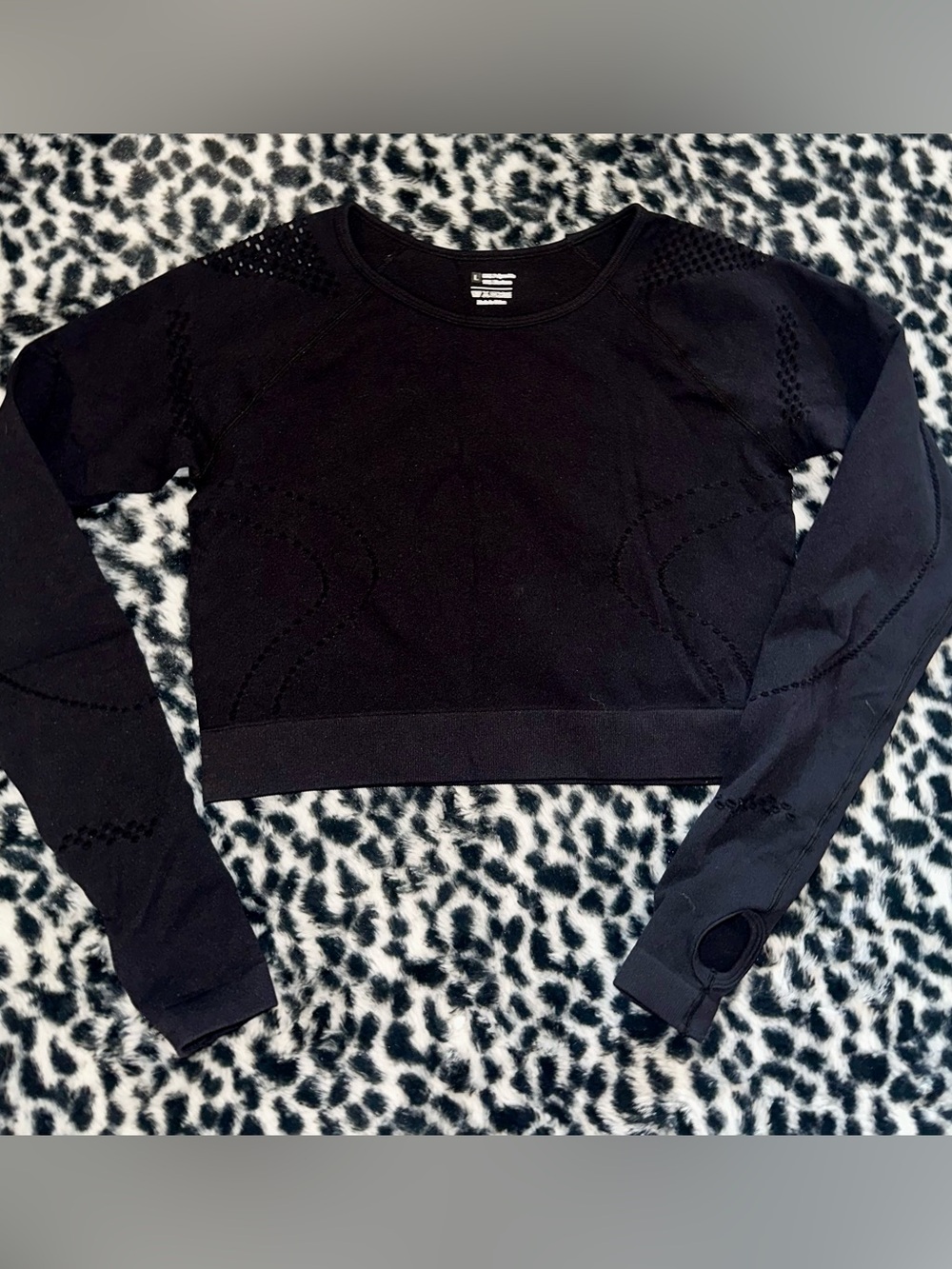 Unbranded Seamless Cropped Long Sleeve Athletic Tee!